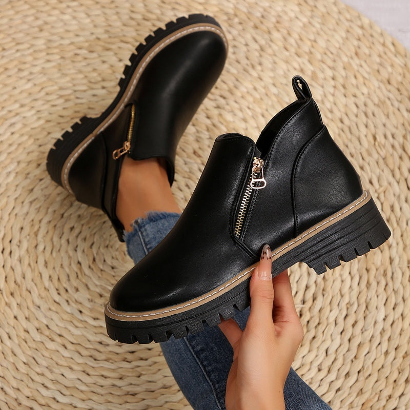 Black ankle boots detail - Elma Boutique