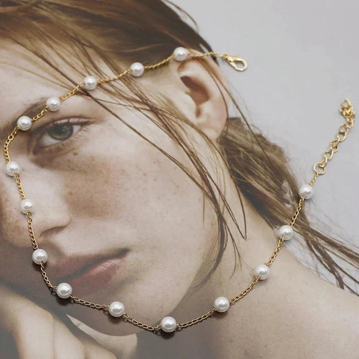 Gold chain with pearls around a woman&