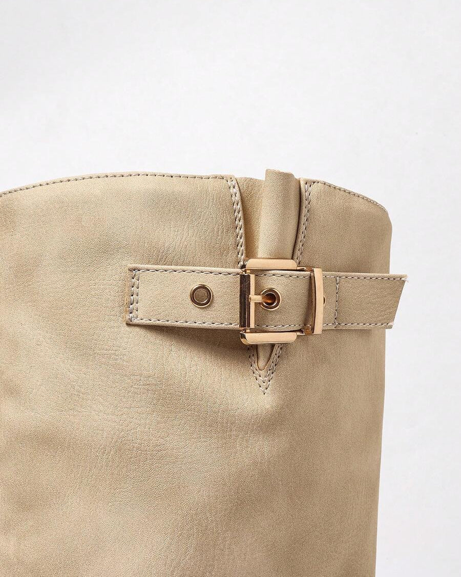 Knee high boots detail - Elma Boutique