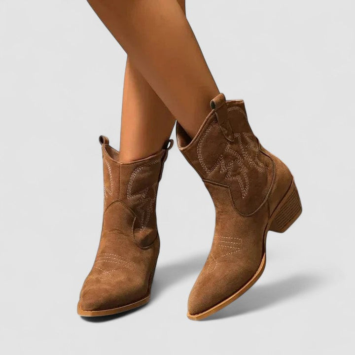 Brown boots - Elma Boutique