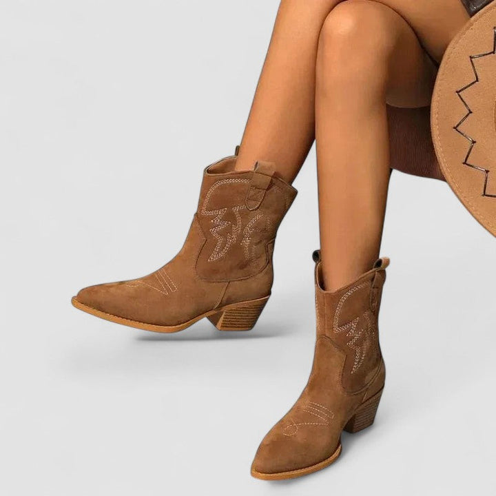 Boots detail - Elma Boutique