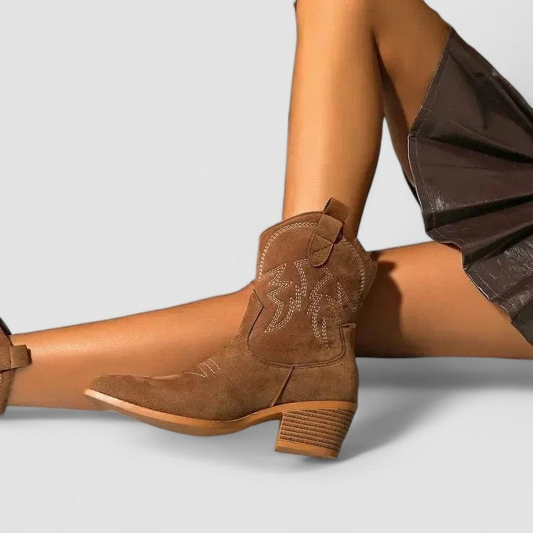 Boots detail - Elma Boutique