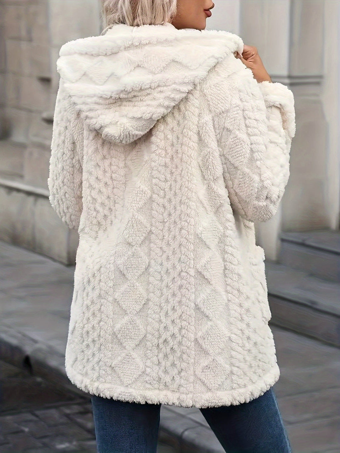 Coat detail - Elma Boutique