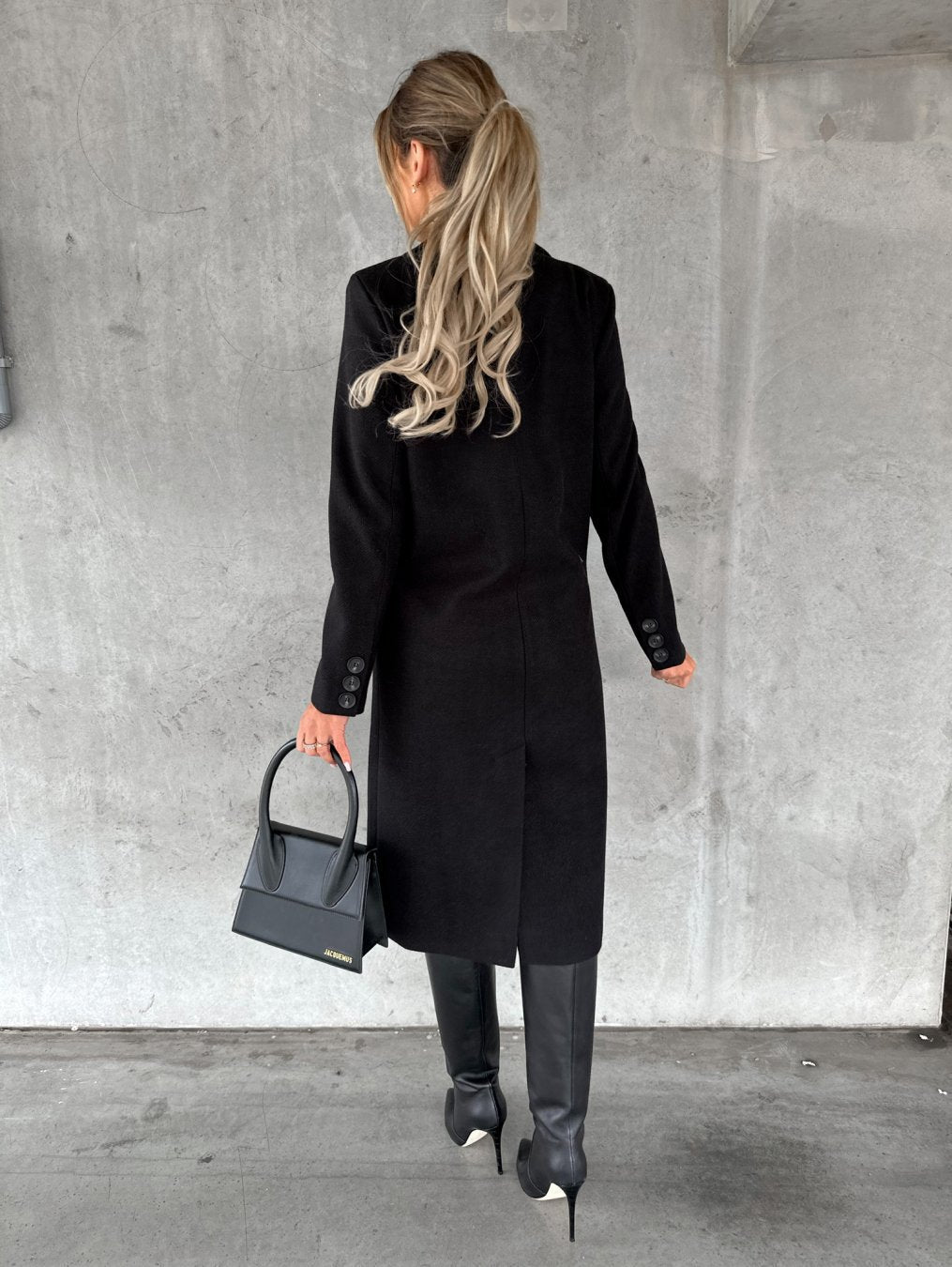 Coat detail - Elma Boutique