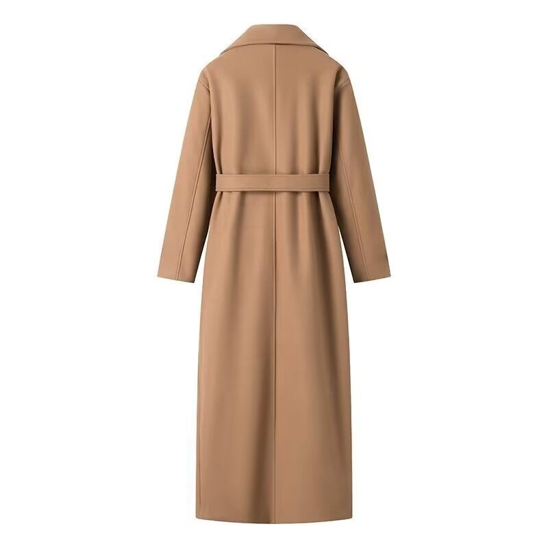Trench coat detail - Elma Boutique