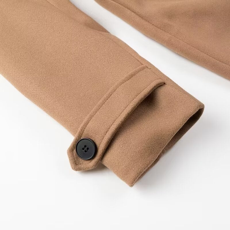 Trench coat detail - Elma Boutique