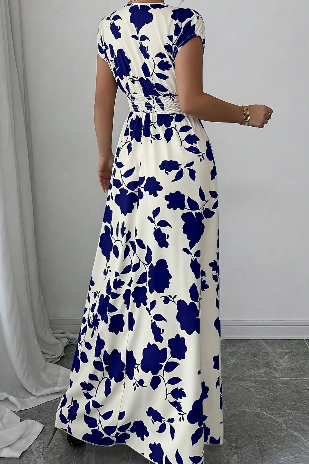 Cinched Waist Floral Maxi Dress with V Neck and Short Sleeves
