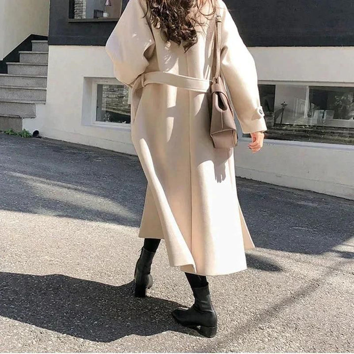 Trench coat detail - Elma Boutique
