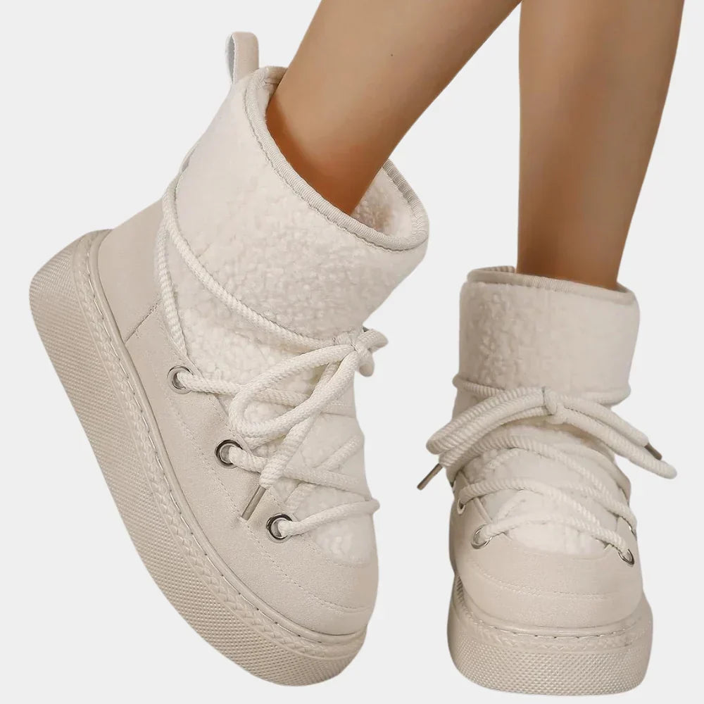Snow boots detail - Elma Boutique