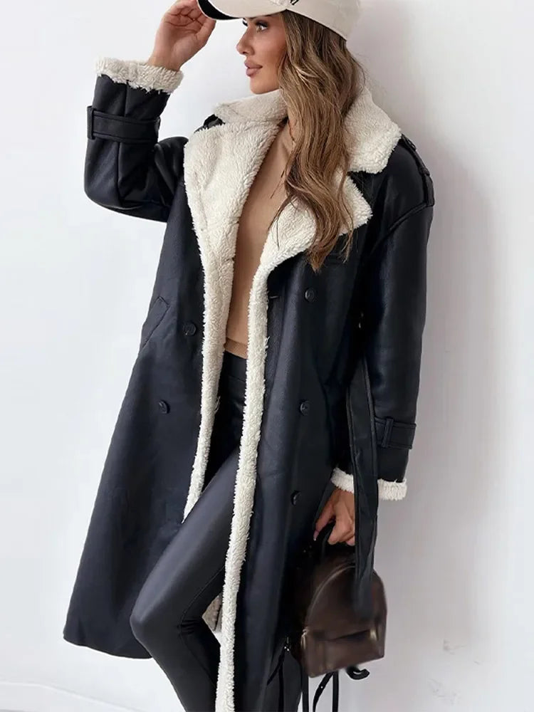 Trench coat detail - Elma Boutique