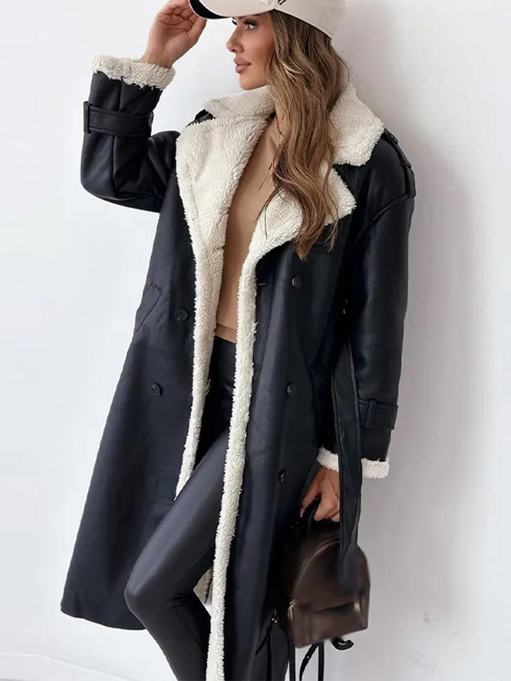 Trench coat detail - Elma Boutique