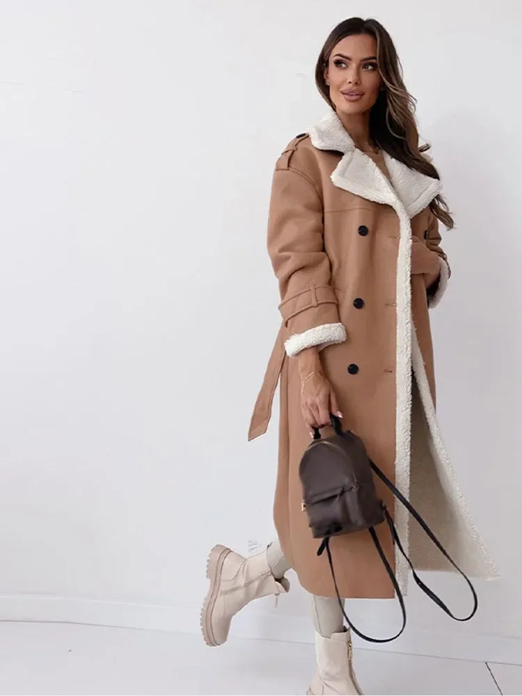 Trench coat detail - Elma Boutique