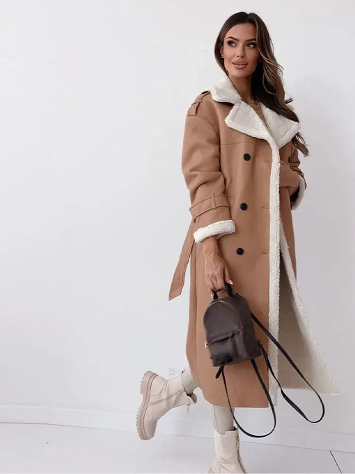 Trench coat detail - Elma Boutique