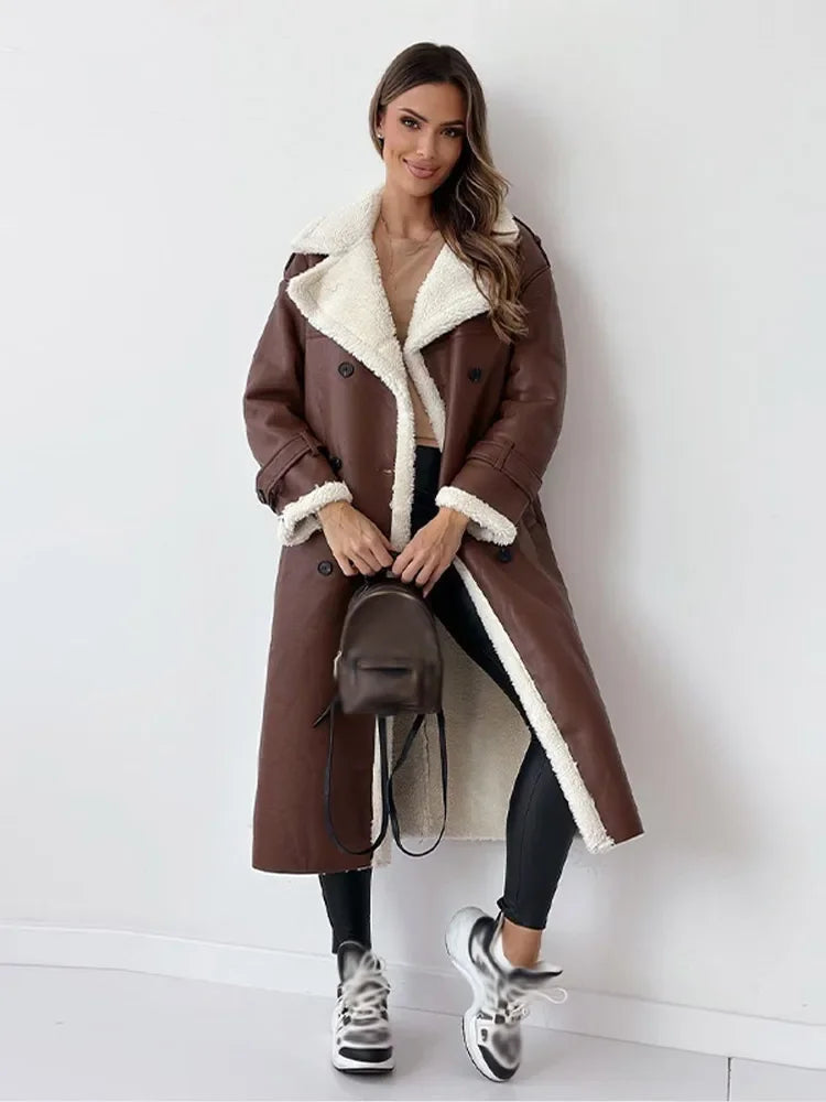 Trench coat detail - Elma Boutique